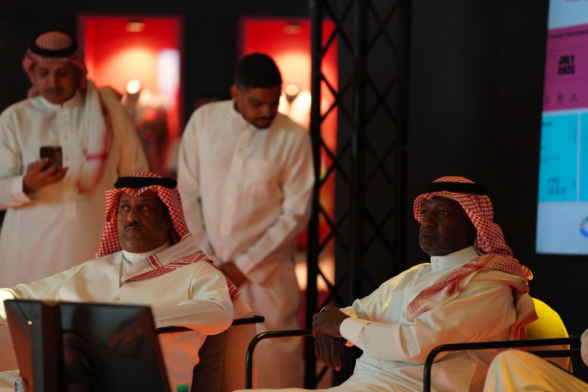 يشرفني الانضمام لقائمة الأساطير في لعبة #eFootball من <a href="/Konami/">Konami</a>، كأحد أوائل اللاعبين العرب مع النجم نشأت أكرم، وبحضور وتشريف صاحب السمو الملكي الأمير فيصل بن بندر بن سلطان، رئيس الاتحاد السعودي للرياضات الإلكترونية، شكرًا لـ <a href="/TurkiAlajmah/">تركي العجمة</a> وكل من ساهم في هذا الإنجاز العالمي.