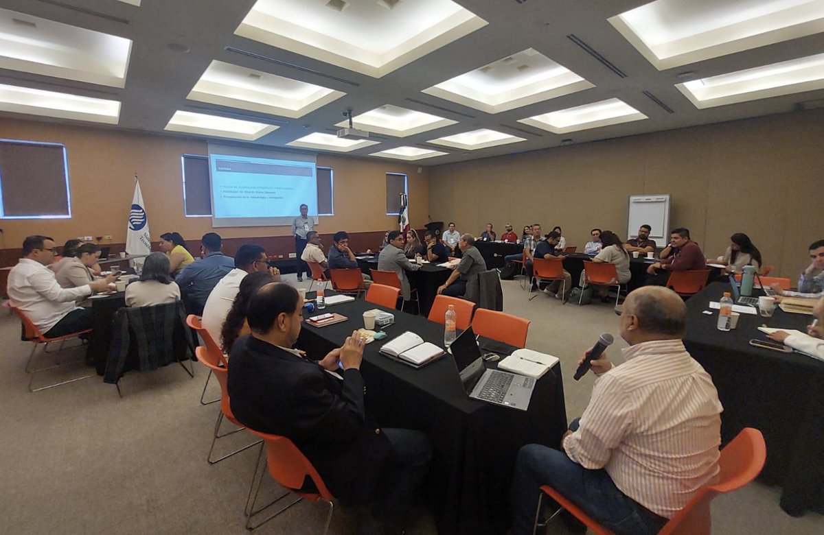 🗣️✍️ Durante las sesiones en grupo del Taller de Planeación Estratégica sobre #Rickettsia, se construye la ruta hacia un futuro con mejor atención y prevención en la región fronteriza.
La meta: enfocar recursos y acciones de forma efectiva #UnaSolaSalud