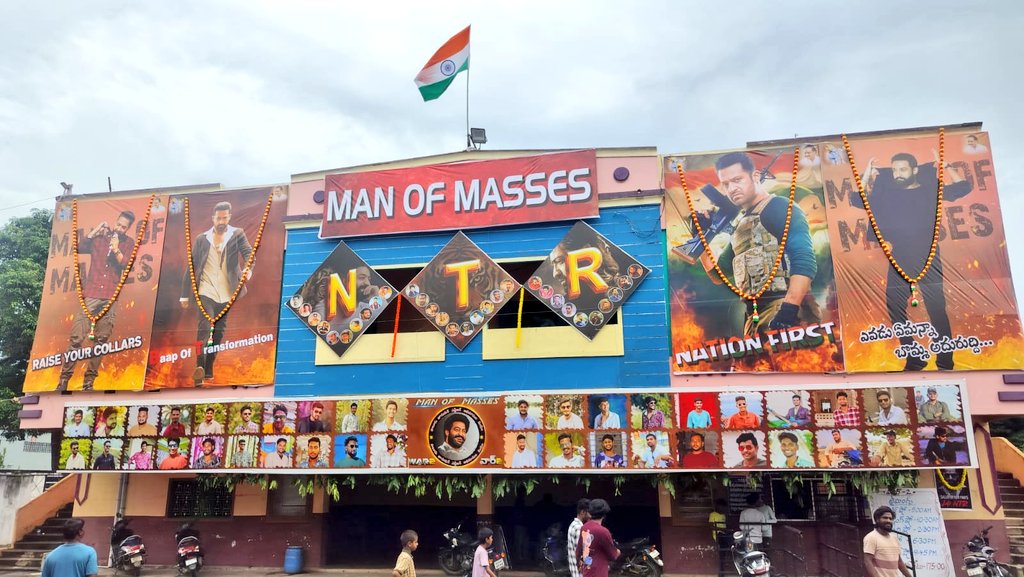 DragonMovie9999's tweet image. NTR fans #IndependenceDay  celebration 🎊🎊🎊 

#War2Explodes

@tarak9999