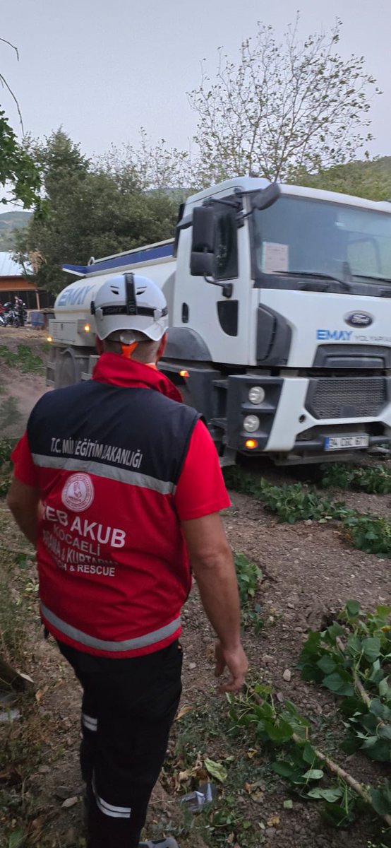 Kocaeli MEB AKUB Karamürsel Suludere ve Safiye Köyleri ile İznik Akçat köylerindeki orman yangınında vatandaşların tahliyesine yardımcı oldu. 

<a href="/tcmeb/">Millî Eğitim Bakanlığı</a> <a href="/Yusuf__Tekin/">Yusuf Tekin</a> <a href="/meb_dhgm/">T.C. MEB Destek Hizmetleri Genel Müdürlüğü</a>
<a href="/omurfatih/">Ömür Fatih Karakullukçu</a> <a href="/mebisgb/">İşyeri Sağlık ve Güvenlik Birimi Daire Başkanlığı</a>
<a href="/ozkan_meb/">Özkan AVCI</a> <a href="/MetinTayarer/">Metin TAYARER🇹🇷🇹🇷🇹🇷</a>