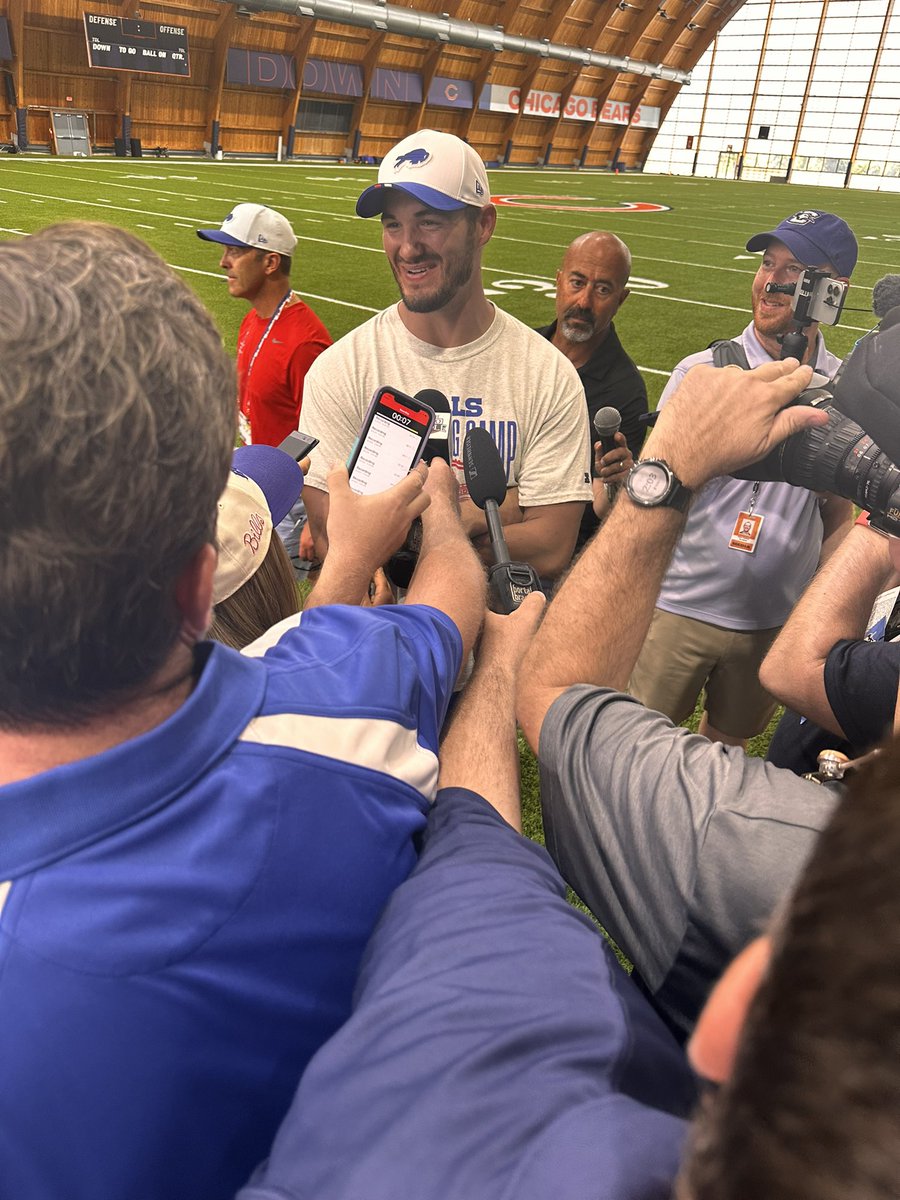 Mitch Trubisky greets Chicago media with a smile