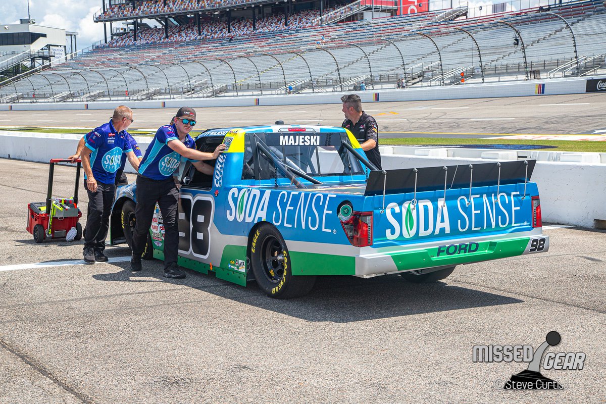 MissedGear's tweet photo. Back @RichmondRaceway for the @NASCAR Truck series. The eero 250 starts at 7:30PM EST tonight! Get off the couch and come on down! Why watch it on TV, when you can see it live. https://t.co/t9QQN64pzD
