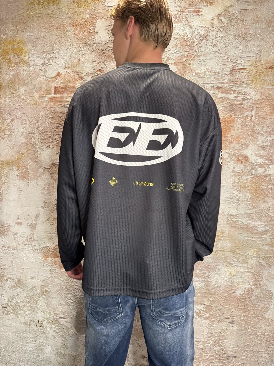 #Equalité ⚡️⚡️#Arena #longsleeve #black #oversized #tee €95.00 #fashion #logo #original #streetphotography #mensfashion #fashionaddict #streetwear #menstyle #instafashion #bloggers #mode #shop ➡️ have2havealkmaar.nl #have2have #alkmaar #fashionstore