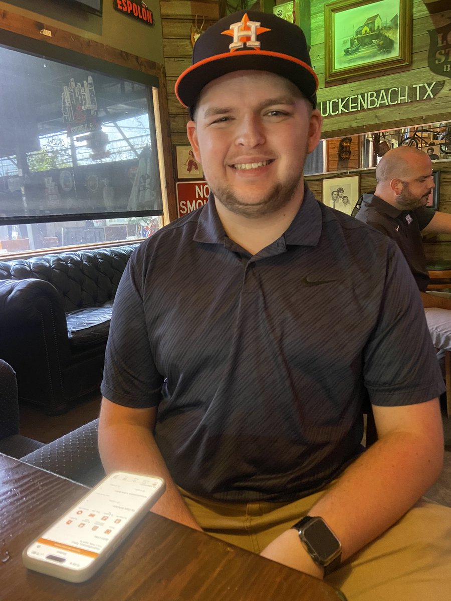 OhMyItsAlly's tweet photo. He’s about to head off for sophomore year at UT 🤘🏻🧡 #MomTweet #HookEm https://t.co/i6nMlyTarO