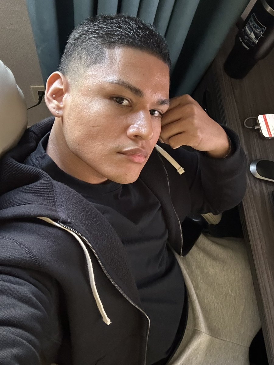 davidjrcardozo's tweet photo. I wish I could just cuddle someone on a Friday night. https://t.co/ADhremHUj3