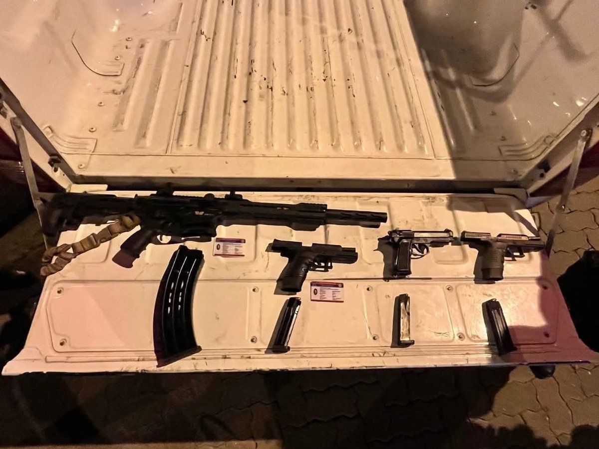 NuevoTiempoCue's tweet photo. #Operativo
50.000 dólares, armas y 19 detenidos.
La @PoliciaEcuador ejecutó el operativo #Apolo3 en #Naranjal, #Playas y #Daule que dejó como resultado:
👮♀️ 19 aprehendidos
🔫11 armas de fuego
📍84 cartuchos
💵01 maleta con dinero en efectivo
📱24 terminales móviles
🏍️02 motocicletas recuperadas
🏍️02 motocicletas retenidas
🫚Sustancias ilícitas