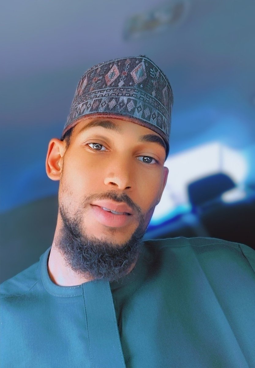 Cool_Ustaz's tweet photo. Let’s have a thread 🔛

        The face.                              The club. https://t.co/EI4sKKCMps