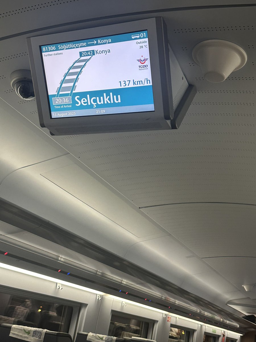 15:50 İstanbul Konya YHT her zaman olduğu gibi 45 dk rötarlı geldi Konya ya normal tren hızında yani <a href="/TCDDemiryollari/">TCDD-Türkiye Cumhuriyeti Devlet Demiryolları 🇹🇷</a> <a href="/YHTTCDD/">YHT</a>