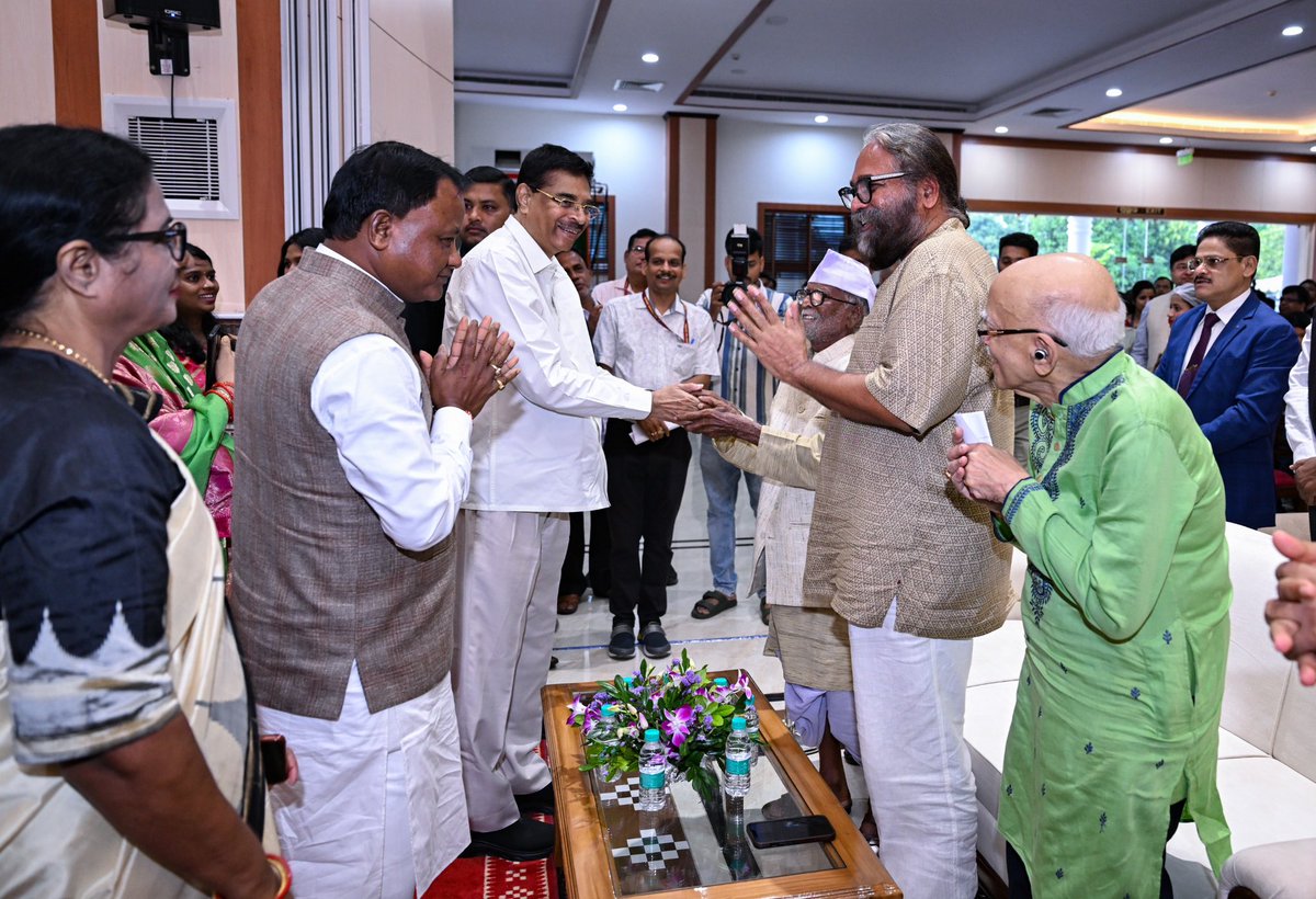 Hosted an “At Home” reception this evening at the Party Lawn, Raj Bhavan, Bhubaneswar, bringing together an august gathering in a warm and festive ambience.

The occasion was graced by Hon’ble Chief Minister Shri Mohan Charan Manjhi, senior government officials, members of the