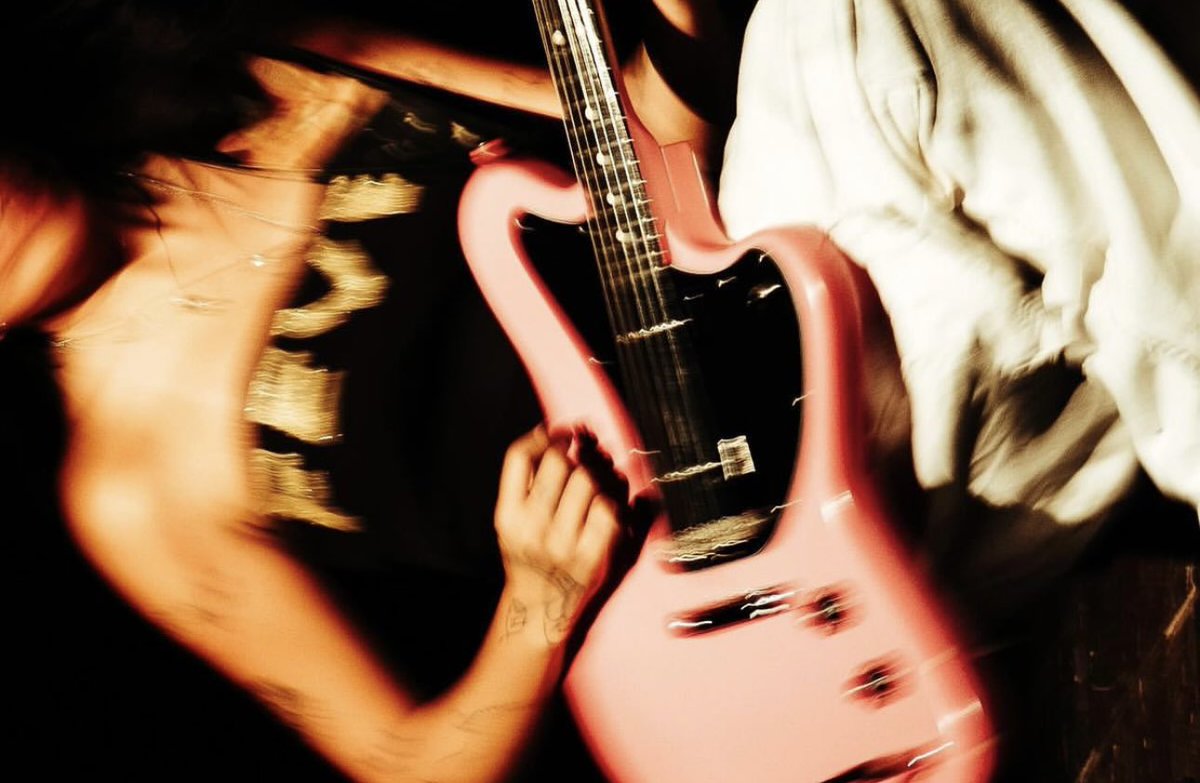 played 2 sold out shows in home turf 🎸, manila thank you for making me feel so loved <3 ݁₊ ⊹ . ݁˖ . ݁·ꕤ my lolo always loved apo hiking society and my mum had played it around the house when i was a kid all the time, the band’s songs were so prevelant in my childhood