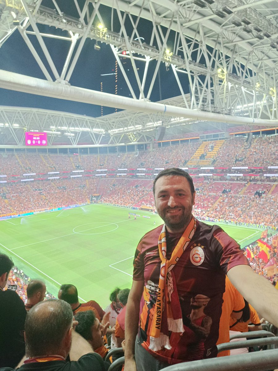 Açılışı yapıyoruz. Hedef 26. Şampiyon Galatasaray