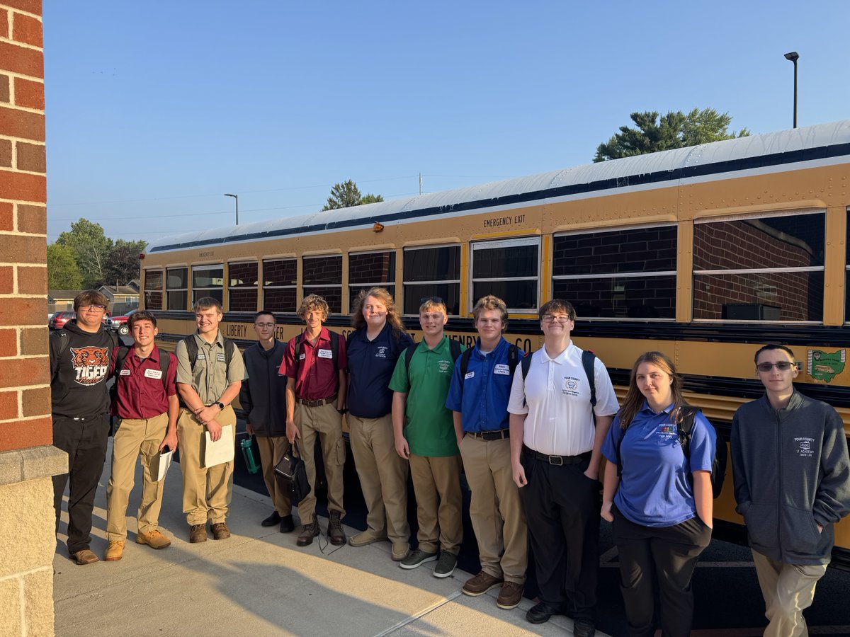LC_Tigers's tweet photo. Best of Luck to our Juniors and Seniors who have already begun their new school year at Four County Career Center! Yesterday juniors headed out to their first day of class and today our seniors celebrated their last first day. #proudtobelc #backtoschool #positivelylc https://t.co/JqoPE9yS8B