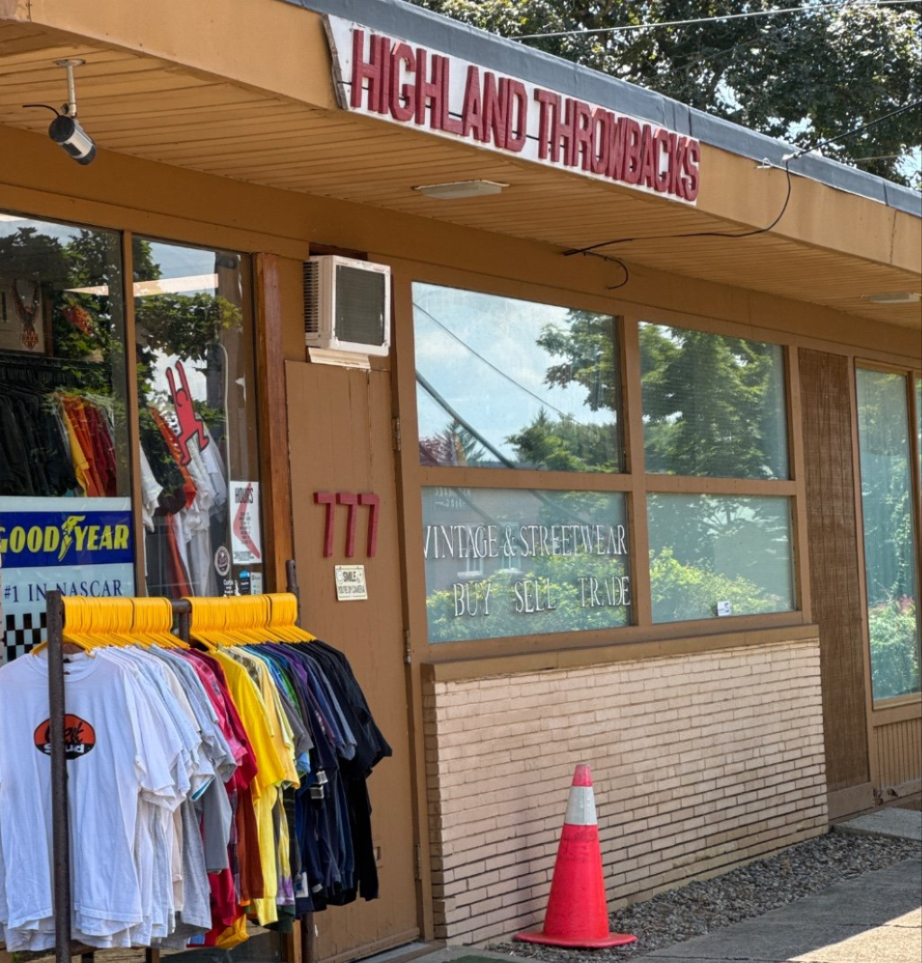 🌟 Discover the hidden gems of thrift shopping! Our friend, Dina's Days, wrote an amazing article highlighting some spectacular places to thrift along the Treasure Trail. 🛍️✨ Check it out to learn more about where to find your next treasure! Link: bit.ly/46JVYVw
