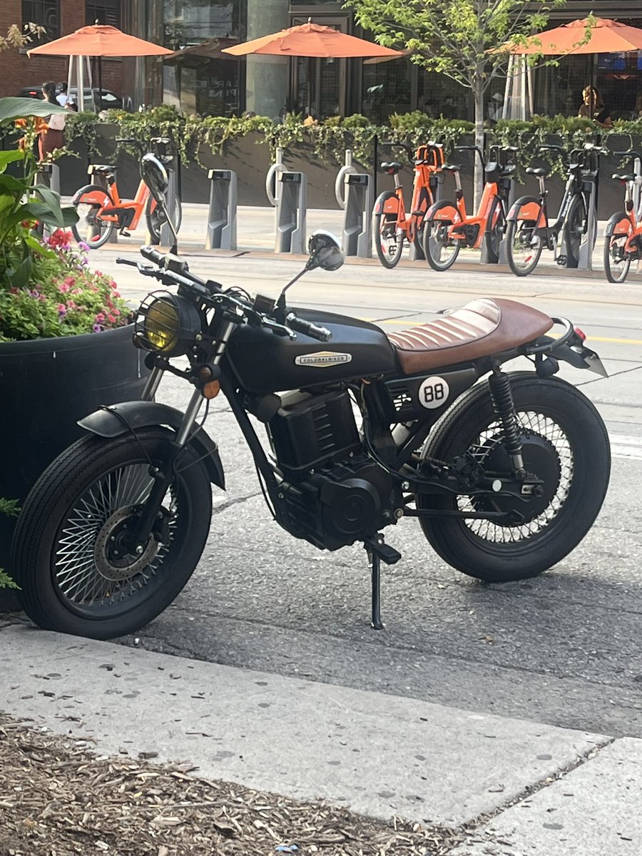 chiefandymac's tweet photo. This electric “motorcycle” is allowed to travel on bike paths in Toronto. No vehicle license. No helmet, in spite of the fact they go 70km/hr+!  License them Premier Ford. It’s time we recognize electric bikes for what they are. Vehicles! @fordnation @oliviachow @gordperks https://t.co/PIUoi6ubKu