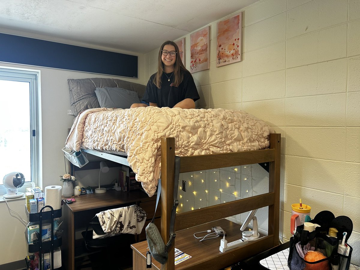 smithsteph's tweet image. All moved in for her freshman year @MissouriState