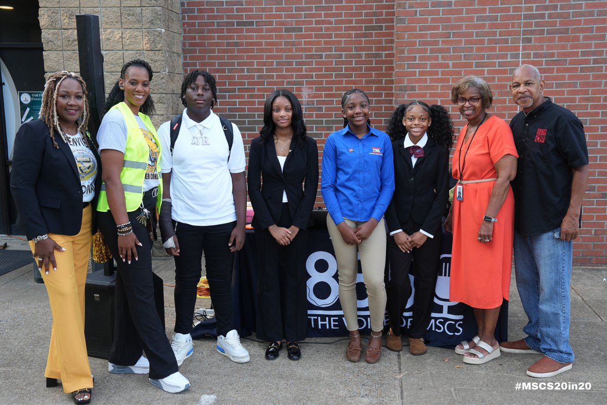 MSCSK12 en Español (@mscsk12espanol) on Twitter photo ¡Estamos en la tercera semana de nuestra campaña #20en20 La Excelencia Crece Aquí! Echa un vistazo a algunos de nuestros momentos favoritos de las paradas de la gira de la semana pasada y sigue nuestras historias mientras continuamos con esta iniciativa que destaca la asistencia. ¡Estamos en la tercera semana de nuestra campaña #20en20 La Excelencia Crece Aquí! Echa un vistazo a algunos de nuestros momentos favoritos de las paradas de la gira de la semana pasada y sigue nuestras historias mientras continuamos con esta iniciativa que destaca la asistencia.