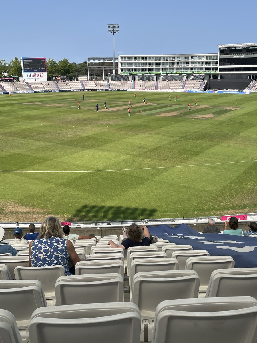 Lovely day (hot) at the bowl today, great win as well!! 👌🏏<a href="/hantscricket/">Hampshire Cricket</a>