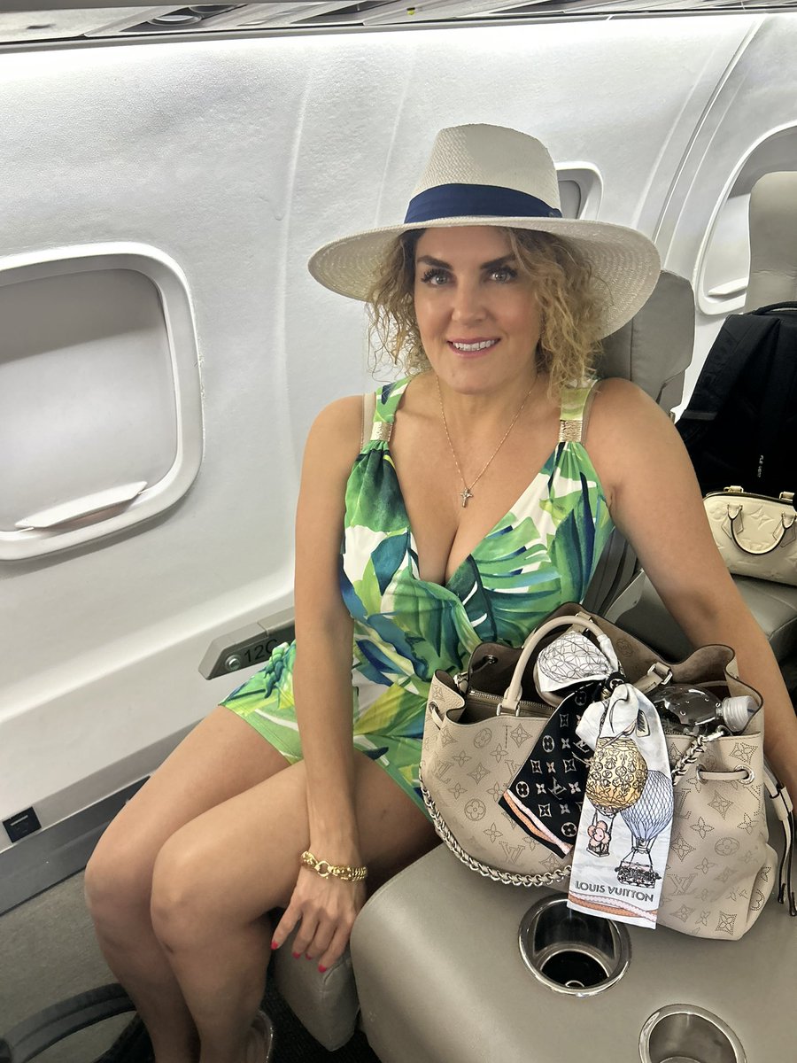 Cbargainhunters's tweet photo. Had a great time speaking at the #EbayOPEN here in #LasVegas ! Exciting times for #BargainHuntersBreaks 😉⭐️ #storagewars #ebay #convention #sportscards #teambargainhunters https://t.co/Es4bRP0DgM