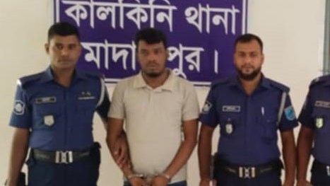 যৌনপল্লীতে তরুণীকে বিক্রির অভিযোগে মানবপাচারকারী গ্রেফতার