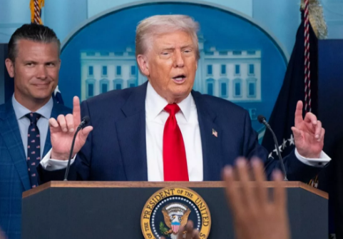 derecha678263's tweet photo. 🇺🇸

EE.UU. mueve ficha: más de 4.000 infantes de marina y marineros desplegados en América Latina y el Caribe. El Comando Sur lanza operación para golpear a los carteles con el Grupo Anfibio Iwo Jima y la 22ª Unidad Expedicionaria. https://t.co/3NqTiqPxks