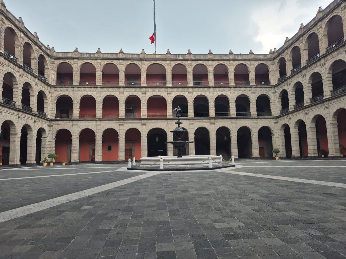 power01781's tweet photo. De visita en Palacio Nacional https://t.co/sZqlqeYjcZ