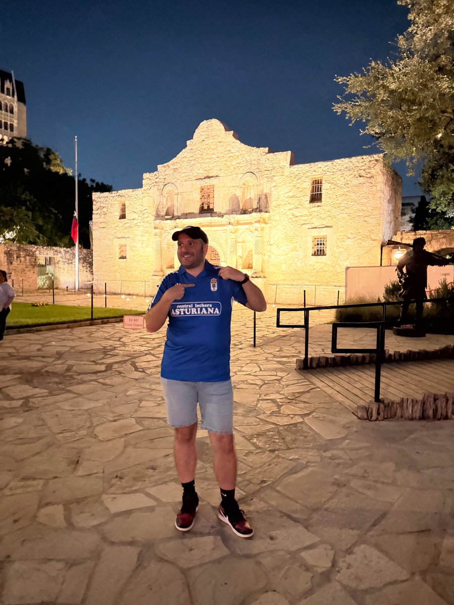 Por fin hemos vuelto! Todos los que estamos y los que ya no están estaremos empujando en Villarreal. Hala Oviedo!!