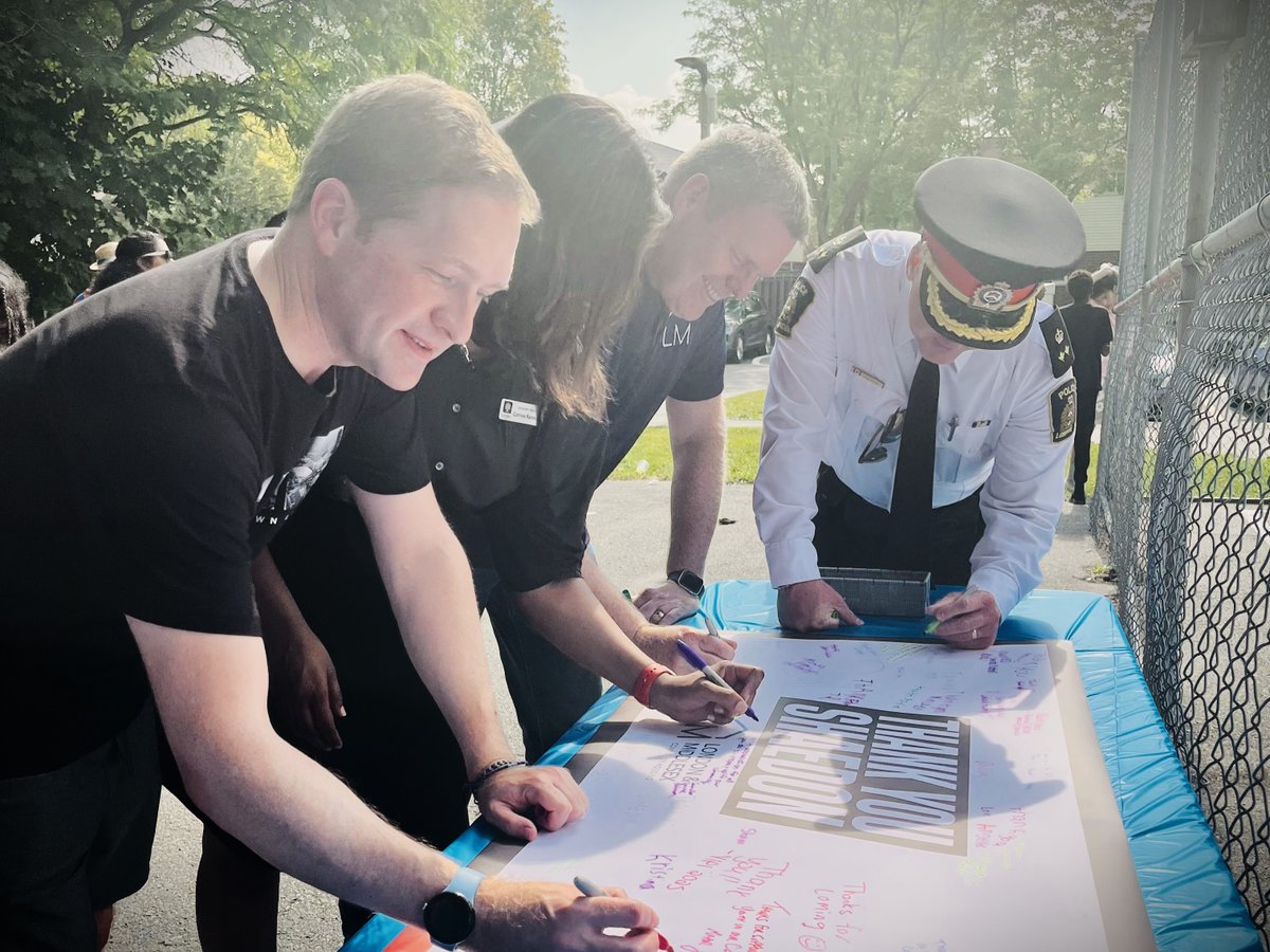 London Police Service ON (@lpsmediaoffice) on Twitter photo This is what community is all about! ๐๐ Yesterday, Londoners came together at Limberlost for a special visit with <a href="/ShaedonSharpe/">Shaedon Sharpe</a>, a beloved Canadian professional basketball player. It was an unforgettable day!
He played basketball with the neighbourhood children, and provided This is what community is all about! ๐๐ Yesterday, Londoners came together at Limberlost for a special visit with <a href="/ShaedonSharpe/">Shaedon Sharpe</a>, a beloved Canadian professional basketball player. It was an unforgettable day!
He played basketball with the neighbourhood children, and provided