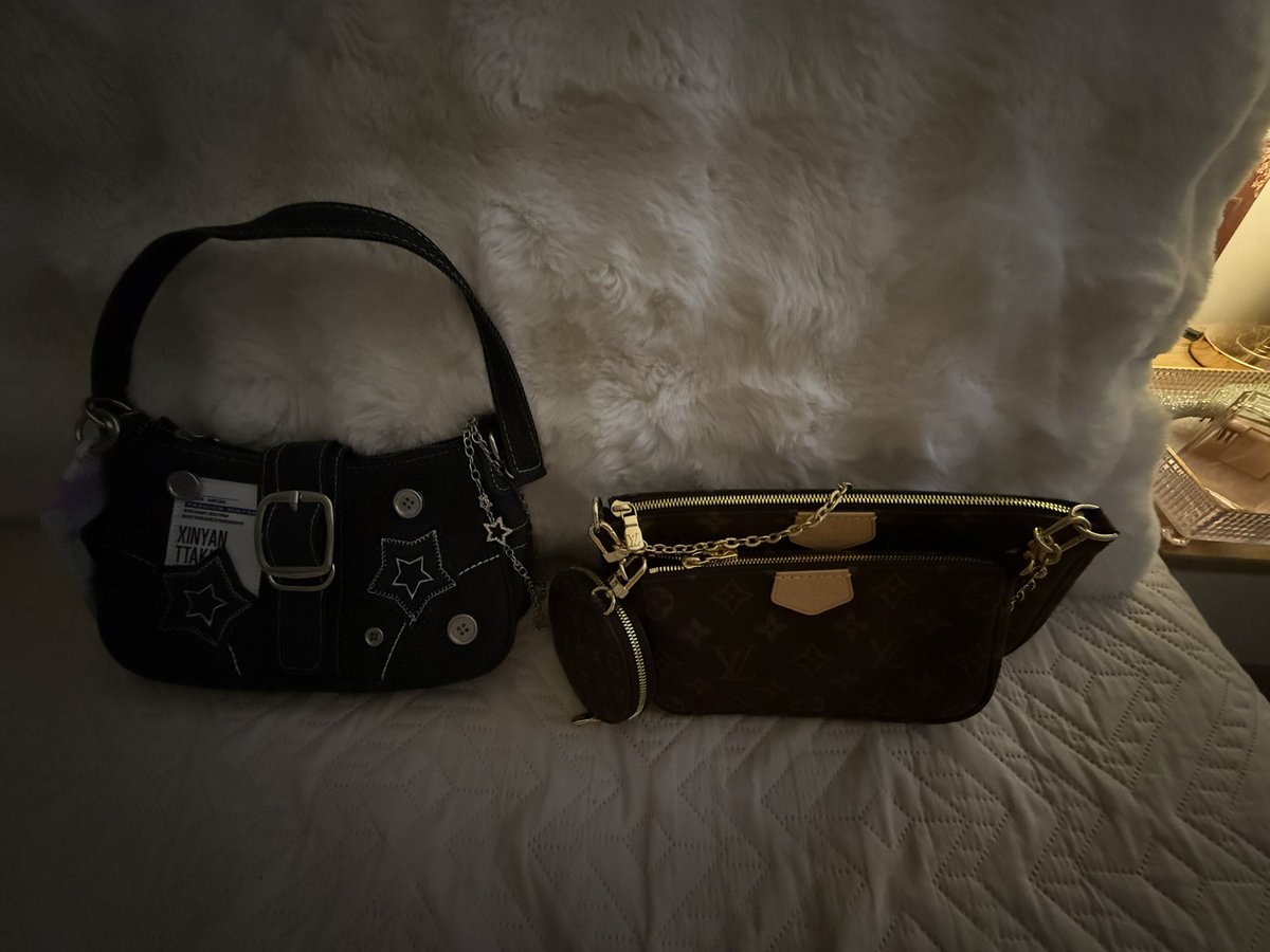 Louis Vuitton bag bought 2 years ago, worn only 3 times. 
K-pop bag bought 1.5 years ago, worn every single day. 
K-pop 1 – Louis Vuitton 0.