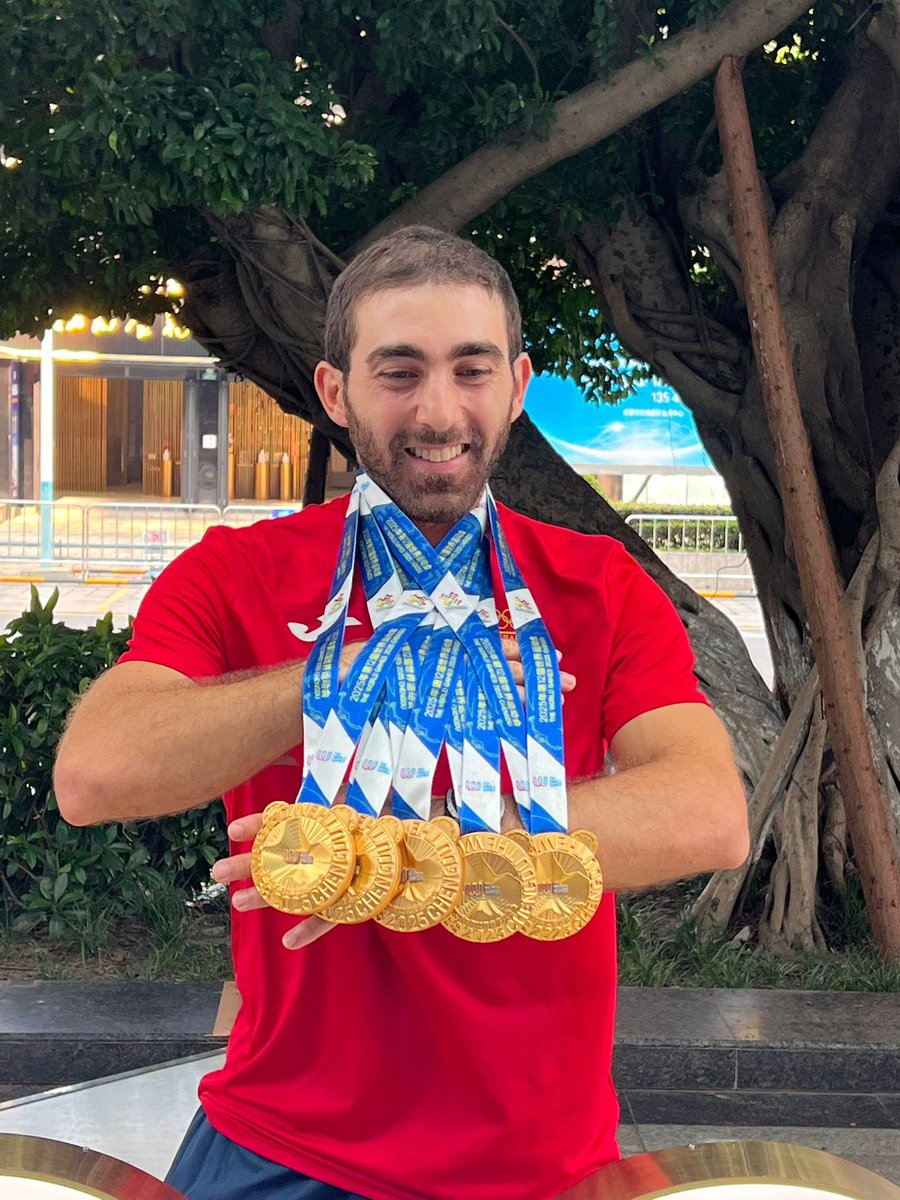 𝐏𝐮𝐞𝐬 𝐧𝐚𝐝𝐚 𝐦𝐚𝐥 𝐥𝐨 𝐝𝐞 𝐠𝐚𝐧𝐚𝐫 𝟓 𝐦𝐞𝐝𝐚𝐥𝐥𝐚𝐬 𝐝𝐞 𝐨𝐫𝐨 𝐞𝐧 𝐥𝐨𝐬 <a href="/TheWorldGames/">The World Games</a>... 🥇🤩

¡Eres historia del patinaje y deporte español, Chevi! 🇪🇸🔝

#TWG2025