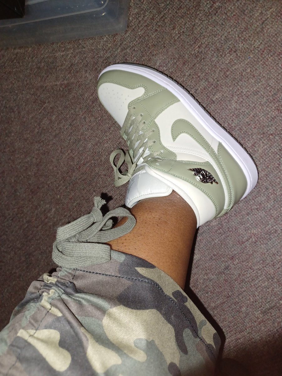 I'm trying to get my shoe game to #TheNextLevel like <a href="/Dr_AThomas/">Dr. Alvin Thomas</a> 🎯🤓