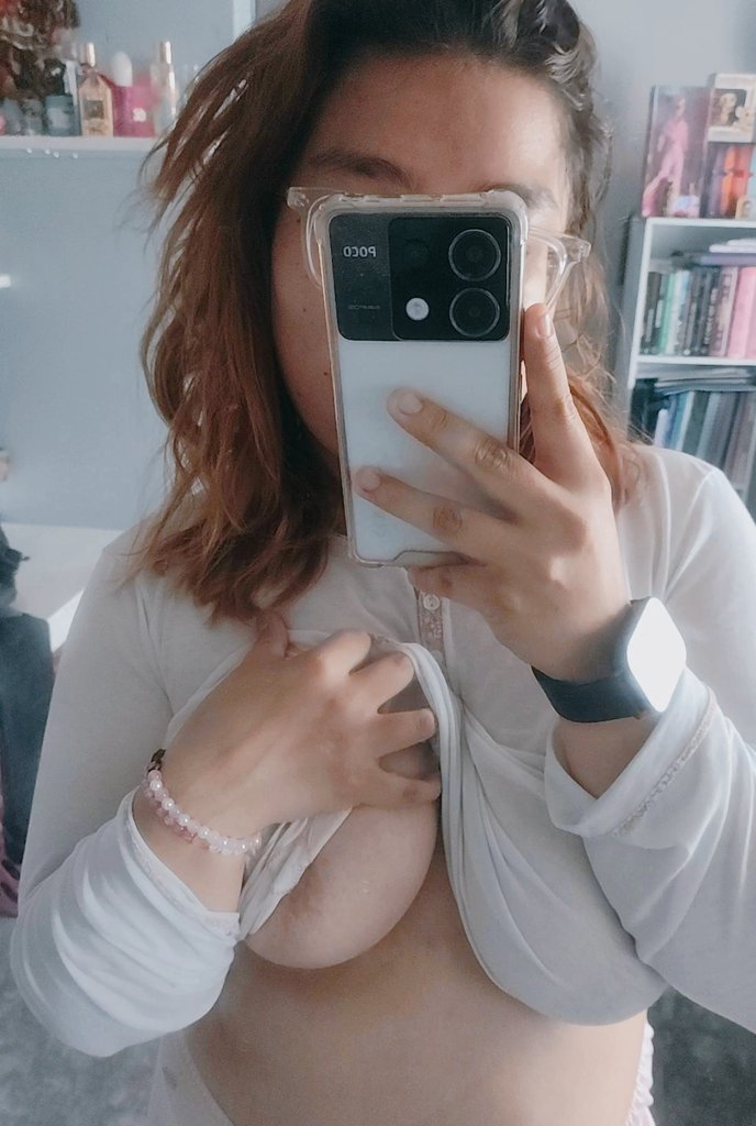 avila91303's tweet photo. Todavía en pijama 🥴 #caliente #hot #fotosyvídeos #chathot https://t.co/KPMBAPKIHF