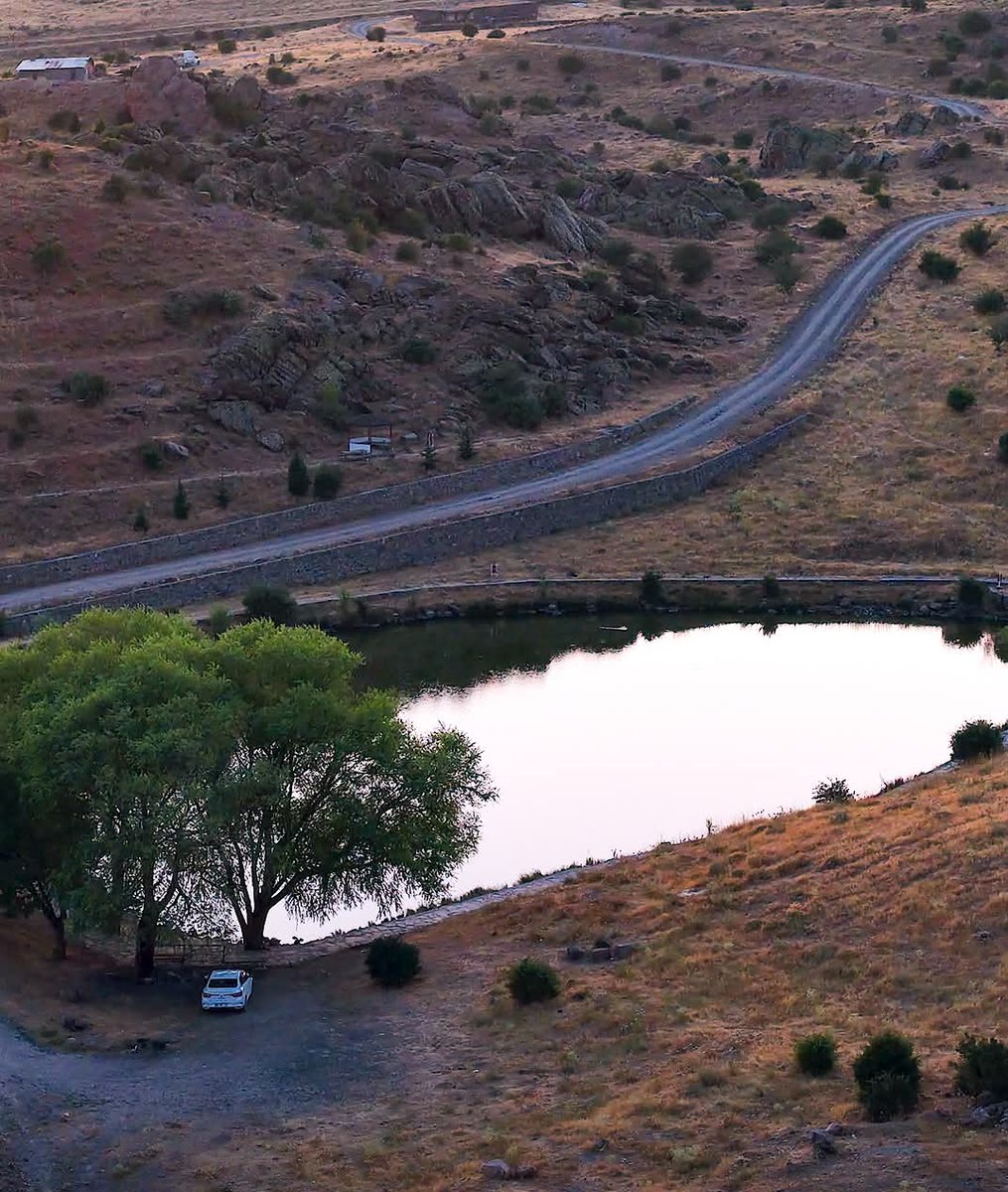 SadeceMalatya's tweet photo. Malatya'daki Dipsiz Göl'de gün batımı 🌅
🏞️ Malatya'nın Hekimhan ilçesinde, 1750 metre rakımda bulunan Dipsiz Göl, sahip olduğu doğal güzellikleri ve etrafını çevreleyen dağlar sayesinde her mevsim farklı güzelliğe bürünüyor.
📸: Okan Coşkun, AA https://t.co/lUnliJw44B