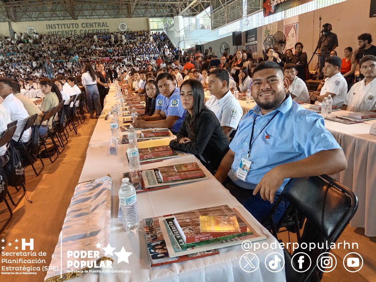 PoderPopularhn's tweet photo. 🔴⚫ Secundaria Fest 2025 reúnen a más de mil jóvenes de gobiernos estudiantiles de 16 departamentos 🇭🇳 en el #ICVC
✊🏼🔥Refundar #Honduras ¡SÍ ES POSIBLE! https://t.co/2Vp8Cfi8Ix