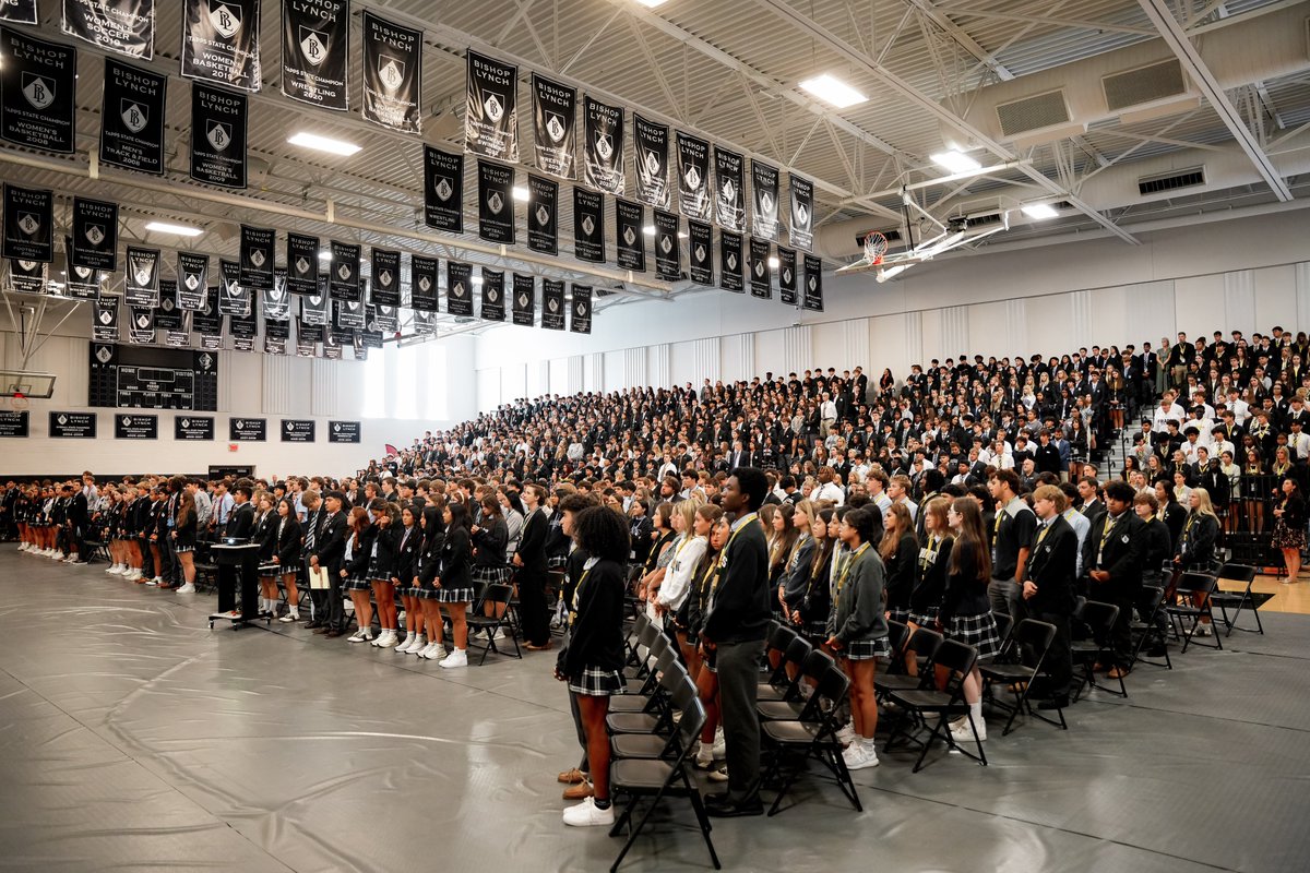 BishopLynch's tweet image. Today, our school community gathered for our first All-School Mass of the year, celebrating the Feast of the Assumption. Under the leadership of Fr. Cesar and the loving guidance of Jesus Christ, we walk forward as one #FriarFamily. #BELIEVE #GoFriars