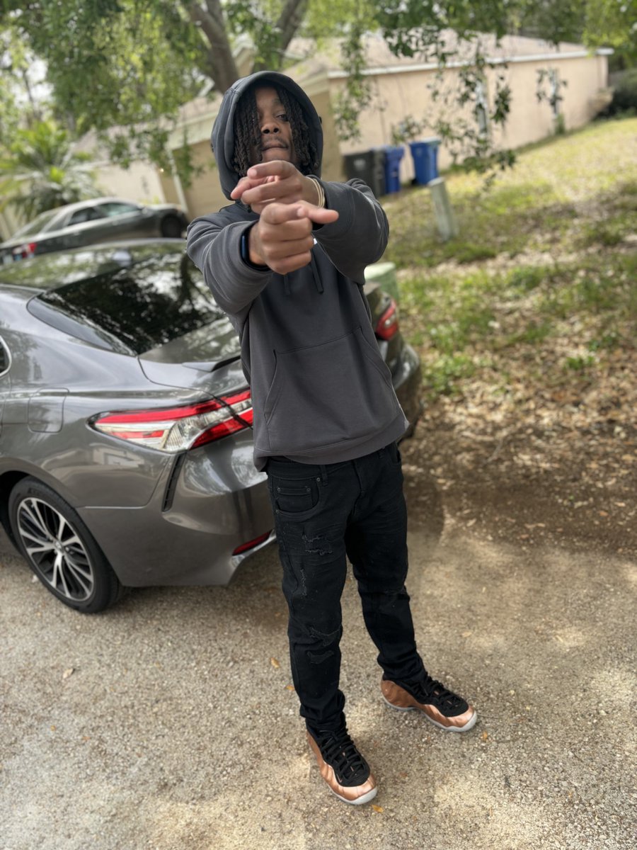 FkLubo's tweet photo. Somwhere goin crazy i jus let my mind roam https://t.co/VptN4IDB3l
