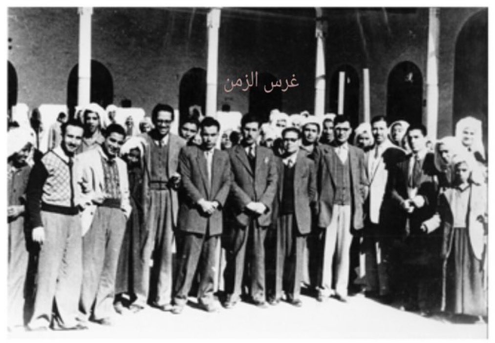 مجموعة من مدرسي المدرسة المباركية في السنة الدراسية1951/1952
من اليمين:
أسعد الحاج أسعد، حسين نجم، جميل الحسني،(المفتش) حسن الدباغ، جميل الصالح، زهير الكرمي، محمود الغول، عبدالمحسن القطان، عبد الرزاق بدران، عبد الله قرمان، عبد الله الكيلاني،العناني، حسين أبو زينة، خيري أبو الجبين