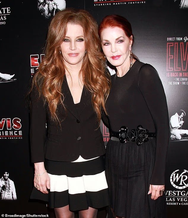 Priscilla Presley é acusada de desligar aparelhos da filha Lisa Marie para ter controle do patrimônio e assumir a fortuna de Elvis elvisblues.blogspot.com/2025/08/prisci… #Elvis #elvispresley #priscillapresley #lisapresley