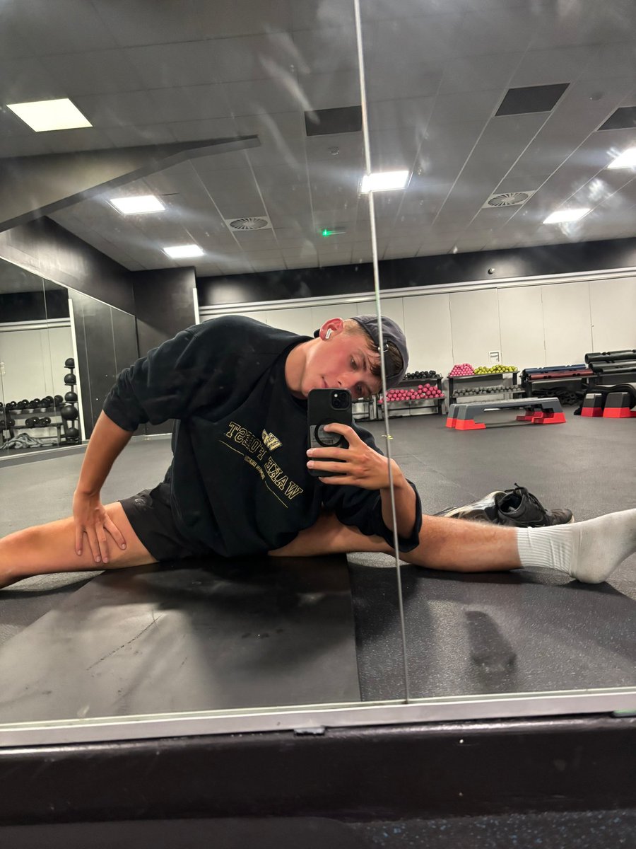 St__2005's tweet photo. Daily stretch !!!!! https://t.co/bnoWaVYfgQ