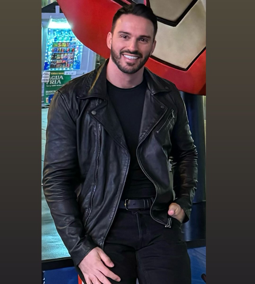 del_jayden21723's tweet photo. Confidence is the best outfit. π₯
#StyleGoals #ConfidenceVibes #BlackOnBlack #BoldAndFearless #StreetStyle #SharpLooks #MenWithStyle #OutfitInspo #StyleIcon #FashionVibes https://t.co/qcZBfM7PKb