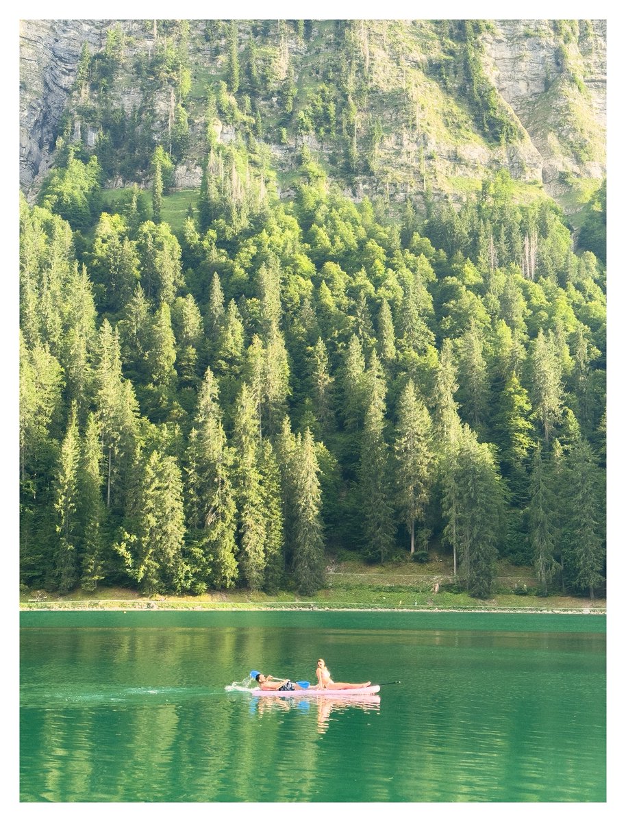 1 salle 2 ambiances au Lac de Montriond 

By iPhone