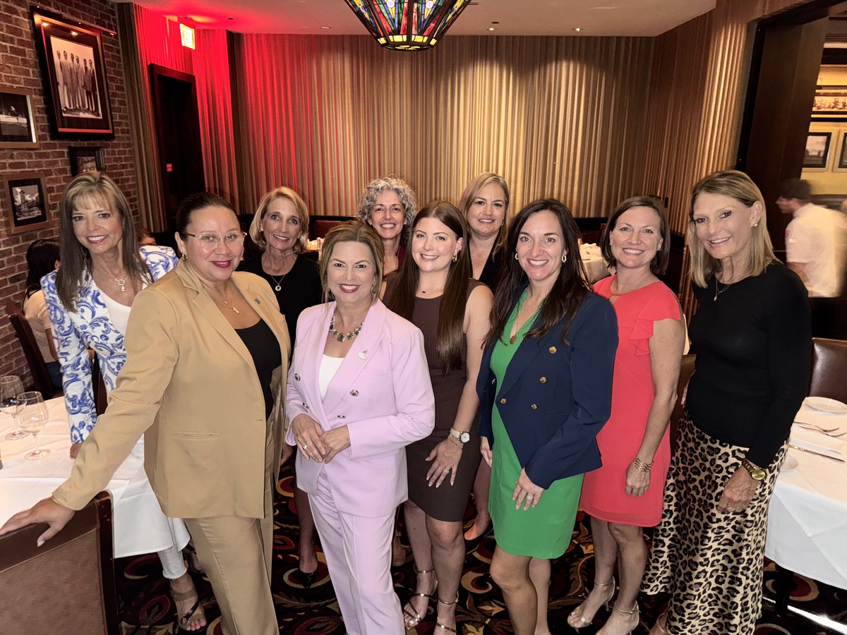 Julie Stokes tweet media