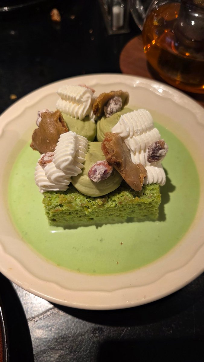 اهلا وسهلا من bkry دبي السركال افينيو
طلبنا
OG تشكن برجر ٧٢ درهم عادية 
مولتن تشيز توستي ٤٩ درهم حلوة جدا
كروسان بيكان مع كراميل مملح ٣١ درهم حلوة
سينامون رول ٢٩درهم جيدة
هيل بن ٢٥ درهم جيدة
كيكة فستق بالحليب ٤٦درهم عادية
ايس كركديه نيترو ٣٨ درهم عادي 
ايس V60 ٣٧درهم