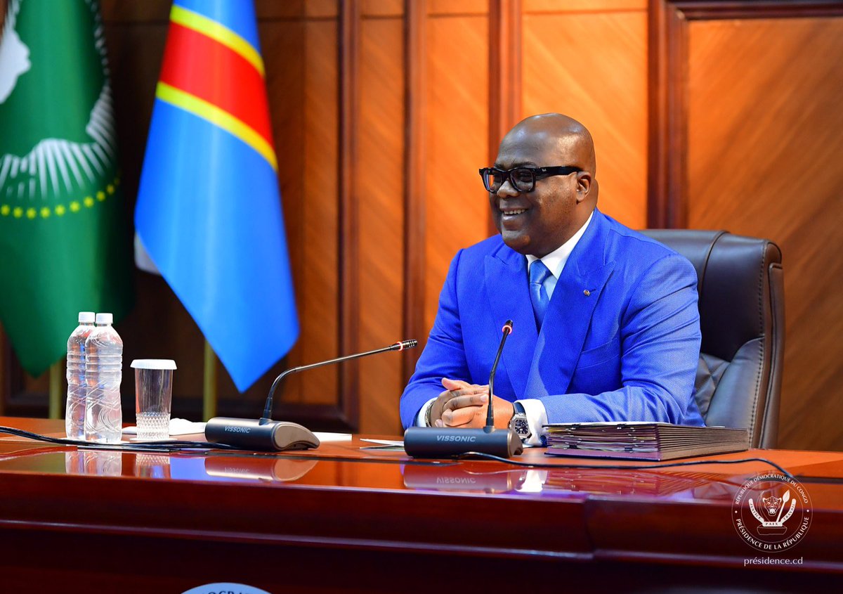 Presidence_RDC's tweet photo. Ce vendredi 15 août, sous la présidence du Chef de l’État Félix Tshisekedi, les membres du gouvernement ont pris part à la 54ème réunion du Conseil des ministres, la première du gouvernement Suminwa II. 

Pour la première rencontre de ce nouvel Éxecutif, outre la traditionnelle communication du Président de la République, le Conseil va suivre quelques exposés relatifs entre autres à l’état de l’administration du territoire, l’évaluation de la situation sécuritaire et la note d’information sur la publication des premiers résultats de l’examen d’État 2025.
https://t.co/N3TrLmlAmX