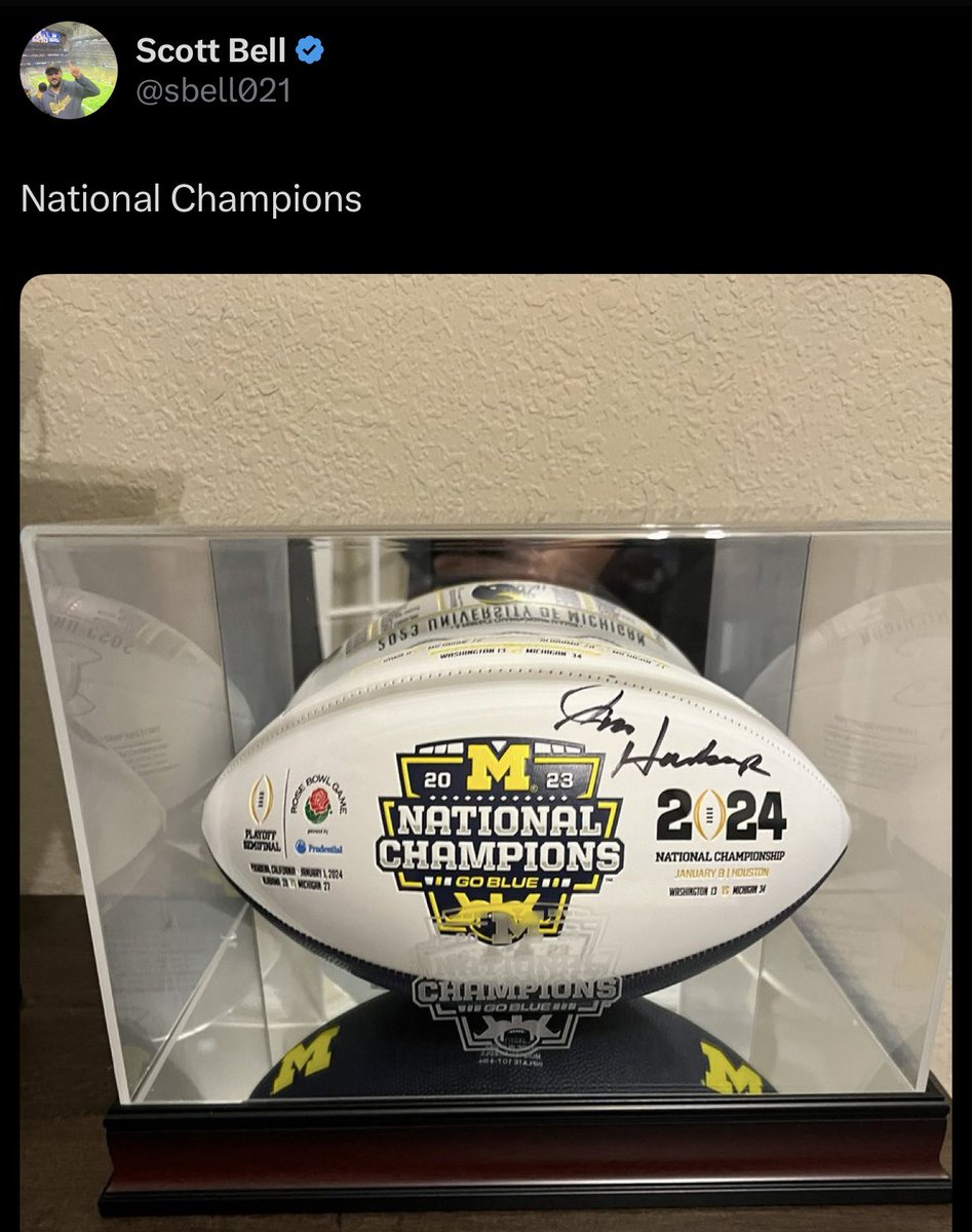 sbell021's tweet photo. How two separate fanbases chose to celebrate their National Championships: https://t.co/QQw86ew0FL