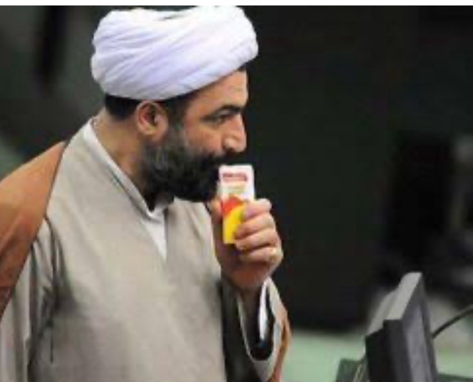 shahrooz_khan's tweet photo. همینکه این بشر  حمله میکنه یعنی جای درست هست!

#استاندار_مازندران https://t.co/rB5nOIGicR
