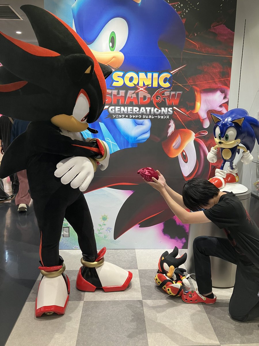 GalSonic's tweet image. So I found these in my photos and I don’t think Shadow realizes how silly he is 💀🖤❤️