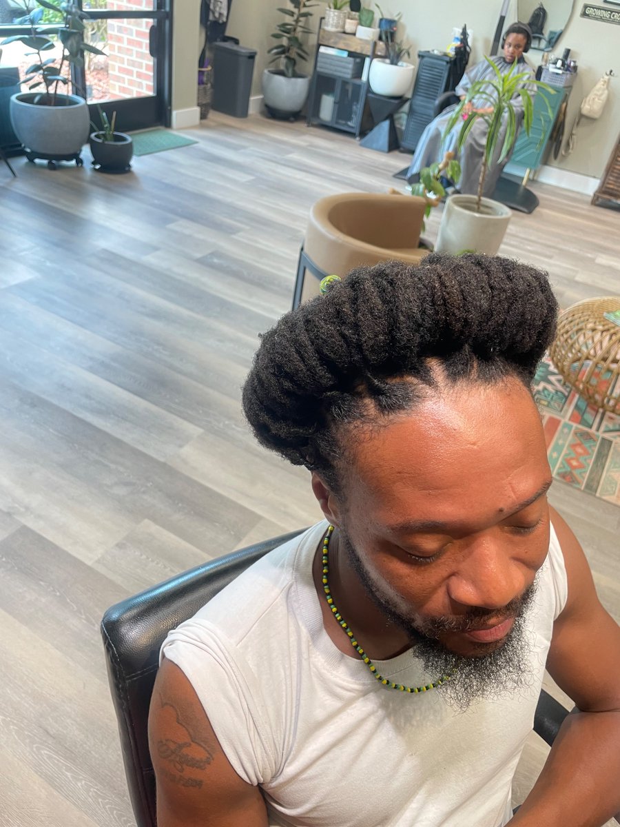 Every retwist and style is a chapter in your loc story 📖