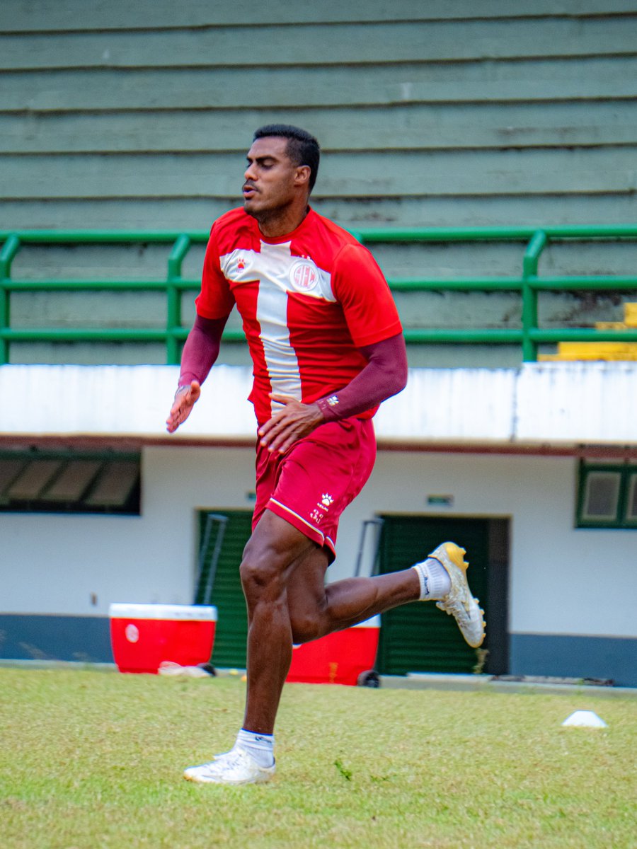 Por nós e pelos nossos, Ferreira! Seguimos juntos, firmes e fortes! 👊

A Nação Alvirrubra está com você em todos os momentos! ❤️🇦🇹

📸 Edmário Oliveira / AFC