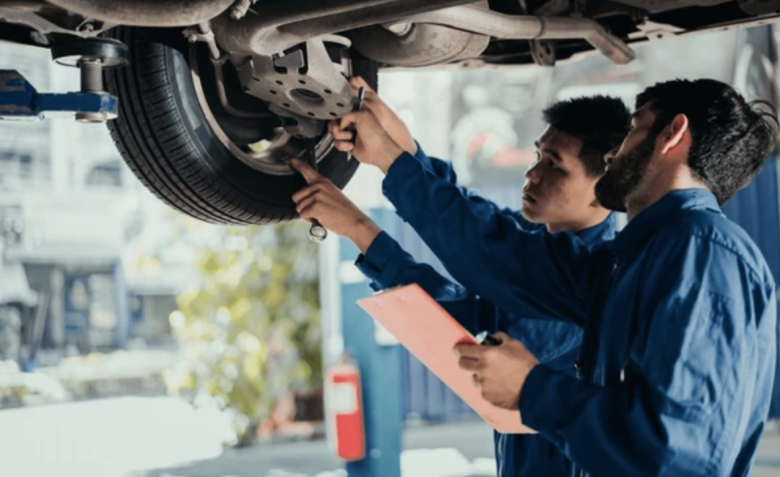 🚗 La Revisión Técnica Vehicular garantiza que tu #vehículo esté en condiciones óptimas y reduce el riesgo de accidentes y emisiones contaminantes. Saltarte el trámite en 2025 puede costarte multas y la retención del auto.

🔗 Lee más: f.mtr.cool/gucmsnwxxr

#RTV #MovilidadEc