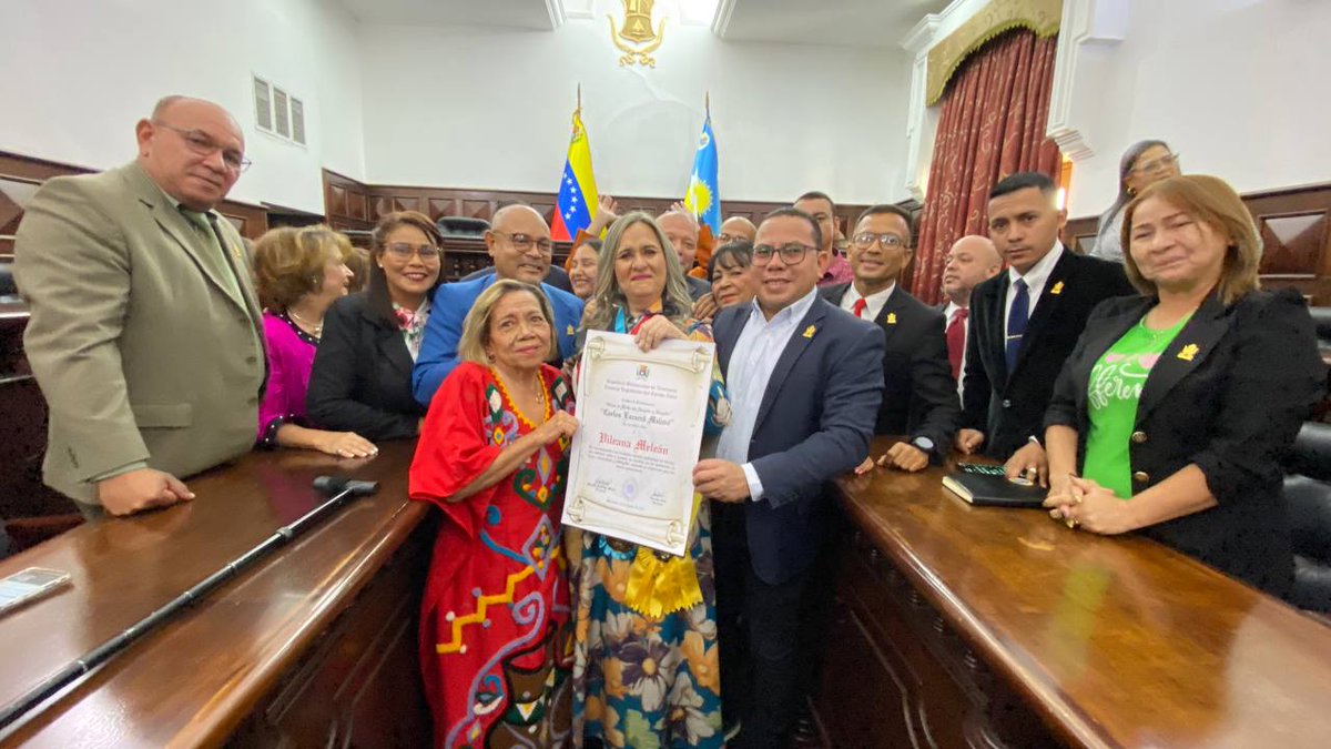 Parlamento regional condecoró en sesión solemne a abogadas y abogados zulianos en su día
 instagram.com/reel/DNTyHGiit…